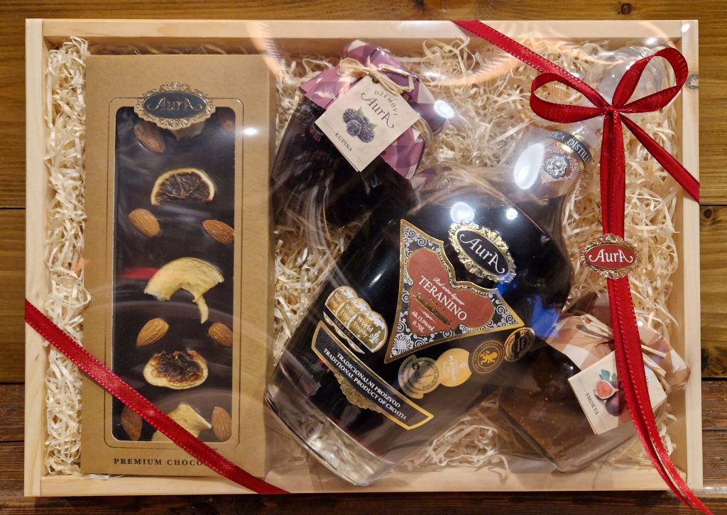 Poklon paket Aura proizvoda – veliki set likera i delicija